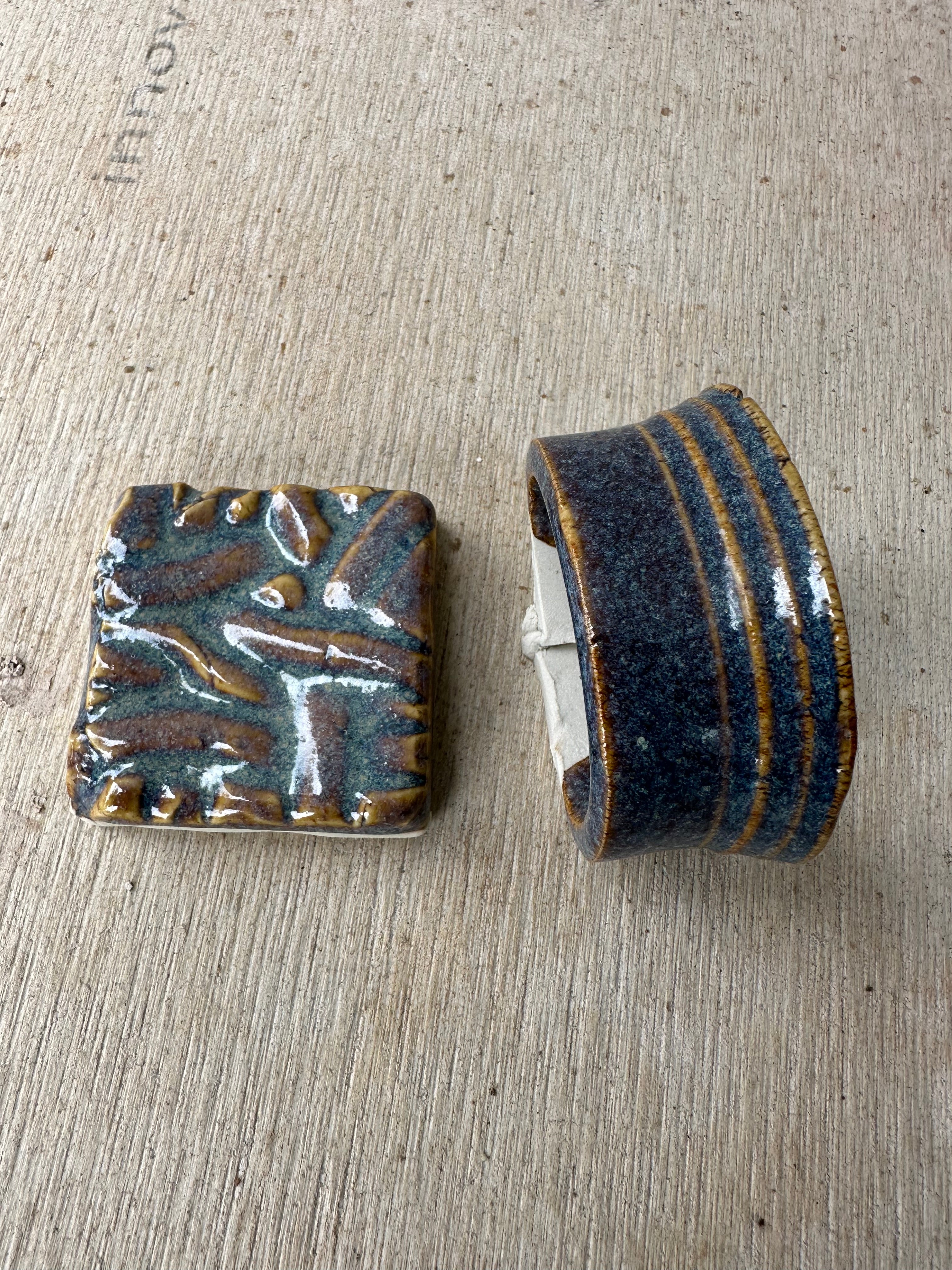 Stoneware glaze (Rutile Blue)